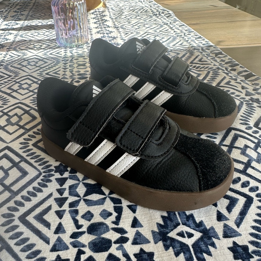 Toddler Adidas Kids Black and White Court Sneakers Size 8